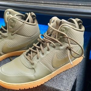 Nike ebernon mid winter olive green